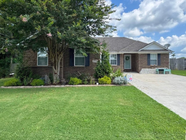 Home for sale in Toney Alabama through Apex Real Estate
