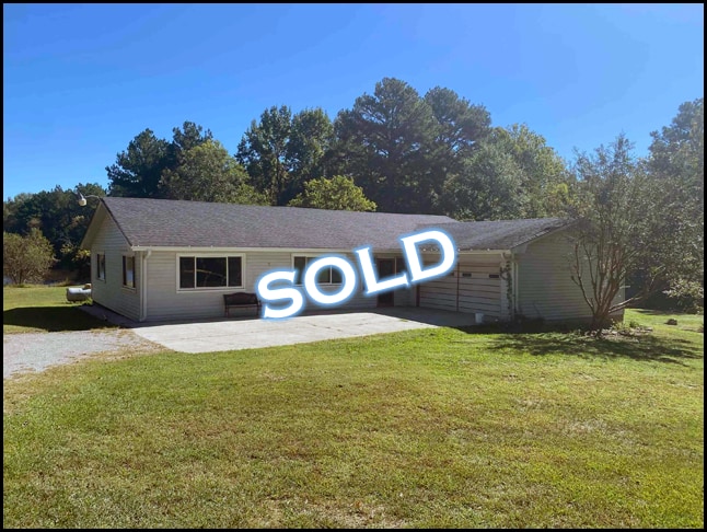 Home for sale through Apex Real Estate in Hilsboro, AL