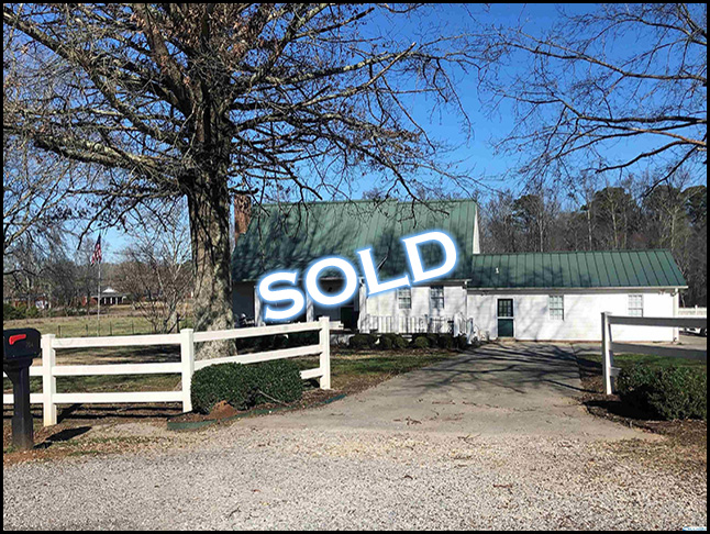 Home for sale through Apex Real Estate in Moulton